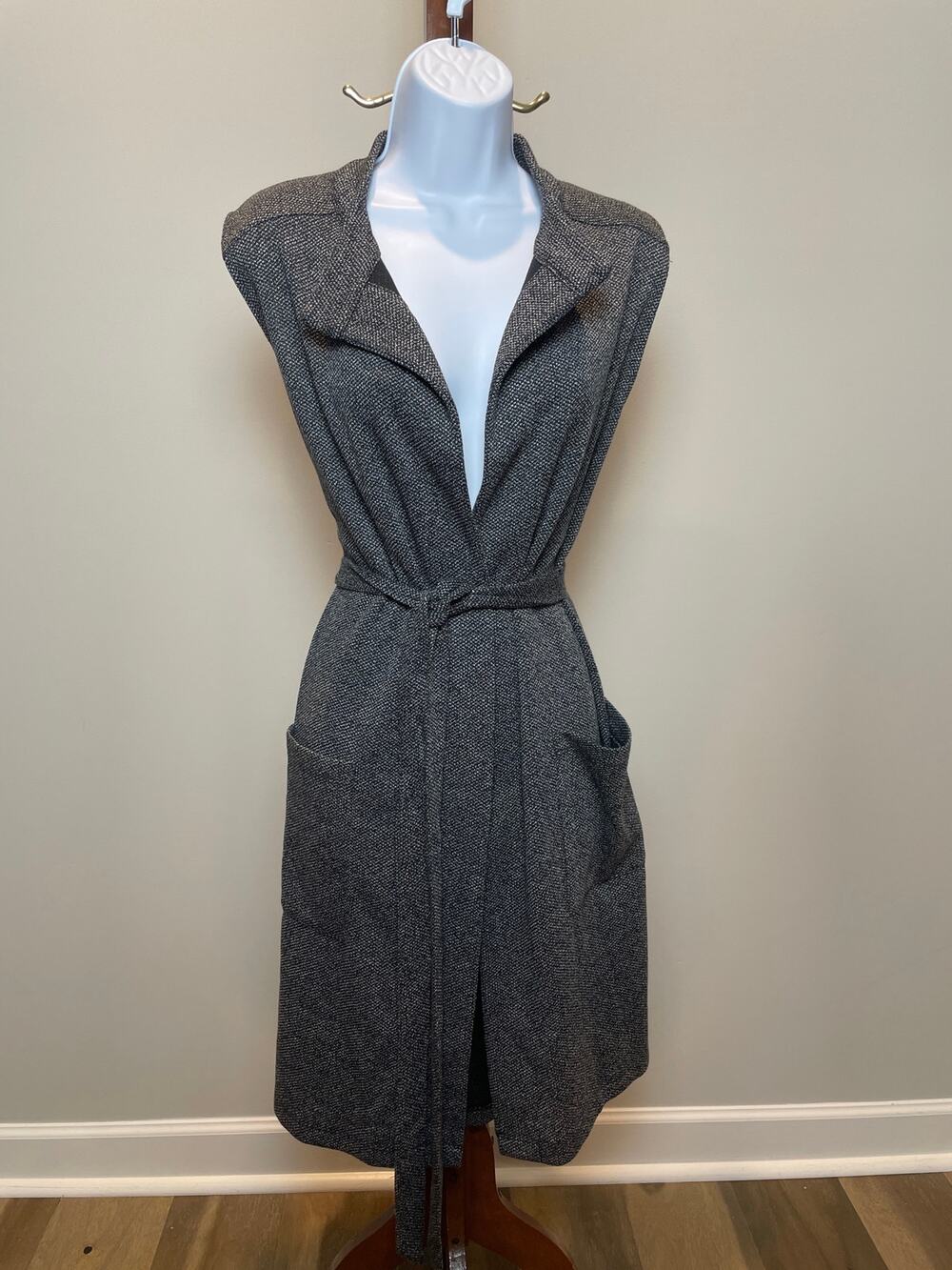 Banana Republic Gray Textured Sleeveless Wrap Sweater Size L Matching Belt NWT